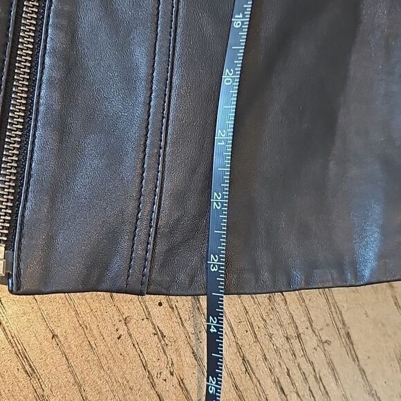 Black leather jacket size S Tahari excellent condition - Picture 8 of 14